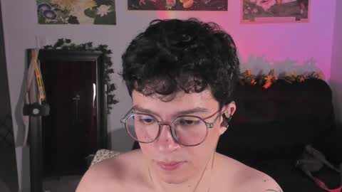 Snapshot of moonlight_baee chatting on 04.03.26 Clove online show from 04.03.26