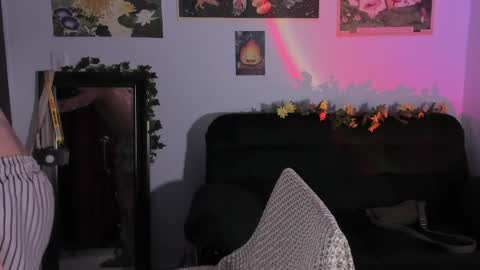 Snapshot of moonlight_baee chatting on 04.04.26 Clove online show from 04.04.26