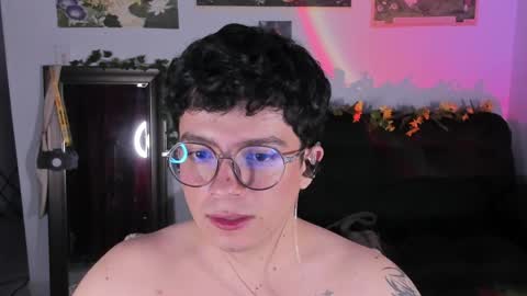 Snapshot of moonlight_baee chatting on 04.09.26 Clove online show from 04.09.26