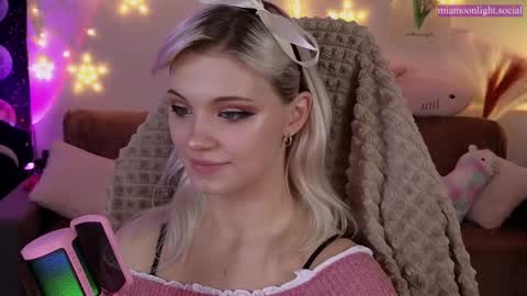 Mia   online show from 01.15.25