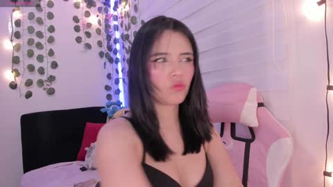 Snapshot of moonliight__ chatting on 01.13.25 moonliight__ online show from 01.13.25