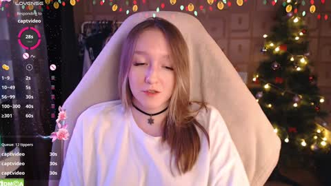 Snapshot of moonlish_siren chatting on 12.28.24 Katrin online show from 12.28.24