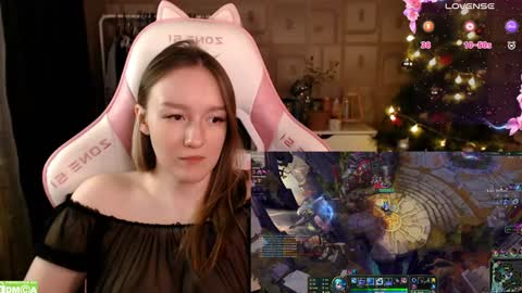 Snapshot of moonlish_siren chatting on 01.12.25 Katrin online show from 01.12.25