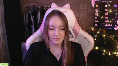 Snapshot of moonlish_siren chatting on 01.14.25 Katrin online show from 01.14.25