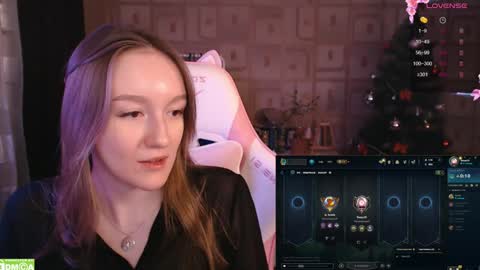 Snapshot of moonlish_siren chatting on 01.20.25 Katrin online show from 01.20.25