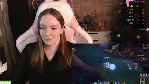 Snapshot of moonlish_siren chatting on 01.21.25 Katrin online show from 01.21.25