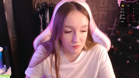 Snapshot of moonlish_siren chatting on 01.26.25 Katrin online show from 01.26.25