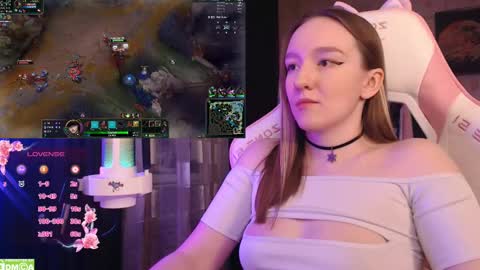 Snapshot of moonlish_siren chatting on 02.15.25 Katrin online show from 02.15.25