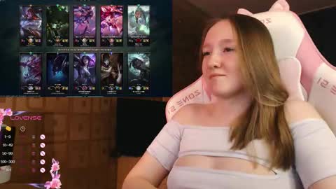 Snapshot of moonlish_siren chatting on 09.20.25 Katrin online show from 09.20.25