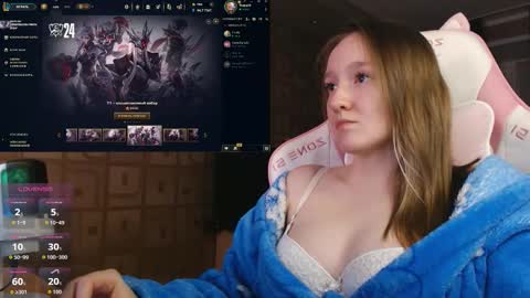 Snapshot of moonlish_siren chatting on 09.21.25 Katrin online show from 09.21.25