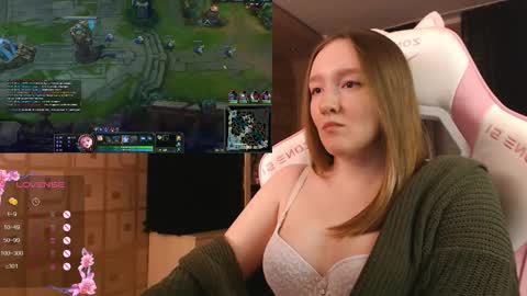 Snapshot of moonlish_siren chatting on 10.09.25 Katrin online show from 10.09.25