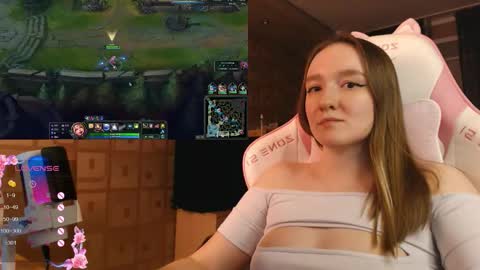 Snapshot of moonlish_siren chatting on 10.20.25 Katrin online show from 10.20.25