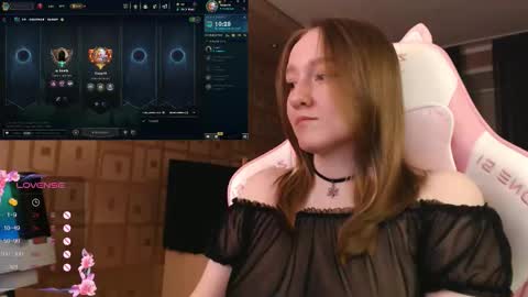 Snapshot of moonlish_siren chatting on 10.23.25 Katrin online show from 10.23.25