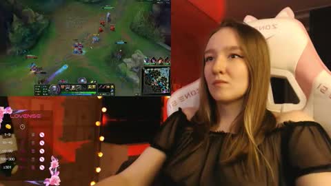 Snapshot of moonlish_siren chatting on 10.24.25 Katrin online show from 10.24.25