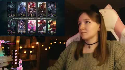 Snapshot of moonlish_siren chatting on 10.29.25 Katrin online show from 10.29.25