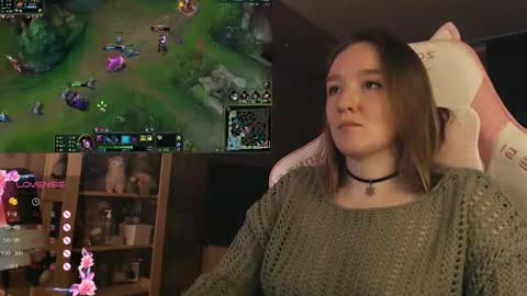 Snapshot of moonlish_siren chatting on 11.06.25 Katrin online show from 11.06.25