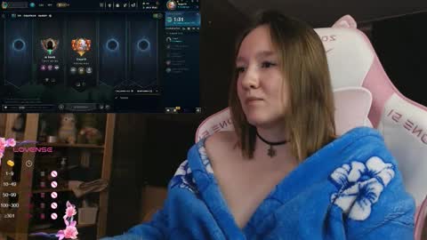 Snapshot of moonlish_siren chatting on 11.21.25 Katrin online show from 11.21.25