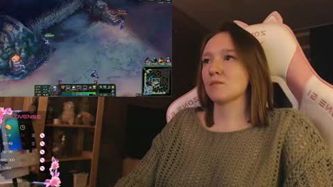 Snapshot of moonlish_siren chatting on 11.25.25 Katrin online show from 11.25.25