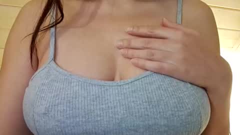 Snapshot of moonrose69 chatting on 12.17.25 moonrose69 online show from 12.17.25