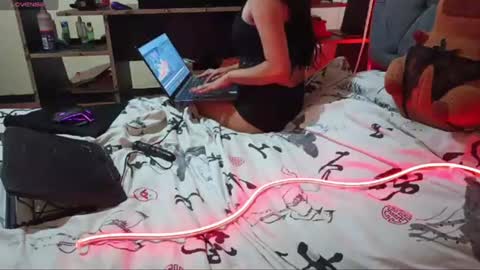 Snapshot of moonvelvetduo chatting on 07.28.26 moonvelvetduo online show from 07.28.26