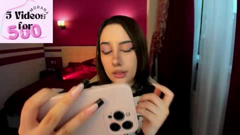 Snapshot of moranakit chatting on 10.29.25 Morana Mayer online show from 10.29.25