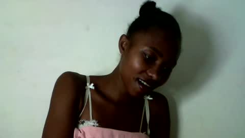 Snapshot of morgane_69 chatting on 06.16.26 morgane_69 online show from 06.16.26