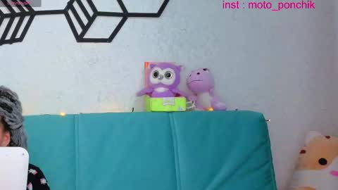 Snapshot of moto_ponchik chatting on 04.21.26 Kris online show from 04.21.26