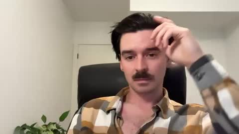 Snapshot of moustachematt chatting on 06.10.26 moustachematt online show from 06.10.26