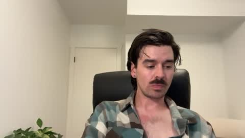 Snapshot of moustachematt chatting on 06.12.26 moustachematt online show from 06.12.26