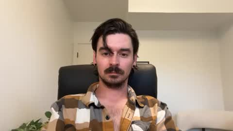 Snapshot of moustachematt chatting on 06.27.26 moustachematt online show from 06.27.26