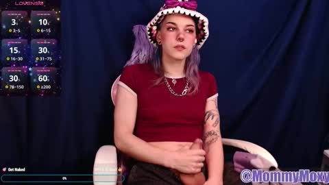 Snapshot of moxynverve chatting on 02.16.25 Moxy online show from 02.16.25