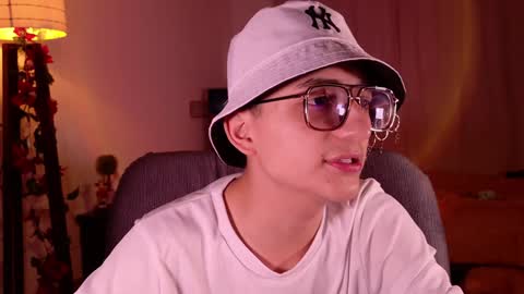 Snapshot of mr_evan1 chatting on 12.25.24 Mr Evans online show from 12.25.24