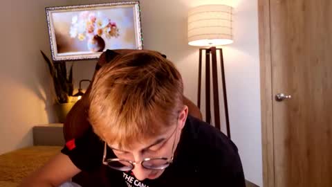 Snapshot of mr_evan1 chatting on 11.15.25 Mr Evans online show from 11.15.25