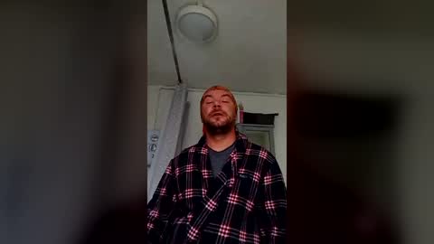 Snapshot of mr_i_ chatting on 06.18.26 mr_i_ online show from 06.18.26
