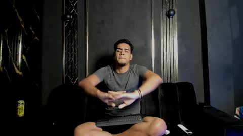 mr_maximo online show from 11.18.25