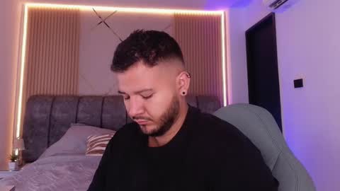 MIKEE online show from 03.29.26