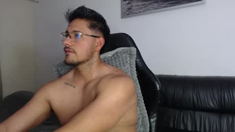 Snapshot of mr_real_aaron chatting on 05.29.26 AARON online show from 05.29.26