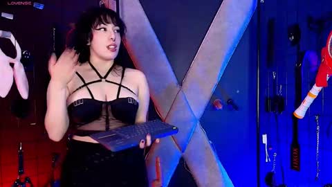 Snapshot of mranii_queen_bdsm_ chatting on 12.04.25 mranii_queen_bdsm_ online show from 12.04.25