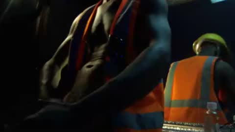 MrBigDiQ1 online show from 01.08.25