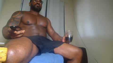 Snapshot of mrbrown_strong chatting on 07.08.26 mr brown online show from 07.08.26