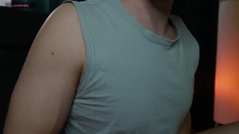 Snapshot of mrgreeneyes01 chatting on 02.10.25 juan luis online show from 02.10.25