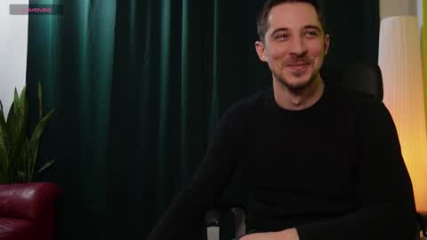 Snapshot of mrgreeneyes01 chatting on 02.11.25 juan luis online show from 02.11.25