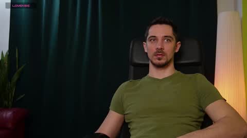 Snapshot of mrgreeneyes01 chatting on 02.13.25 juan luis online show from 02.13.25