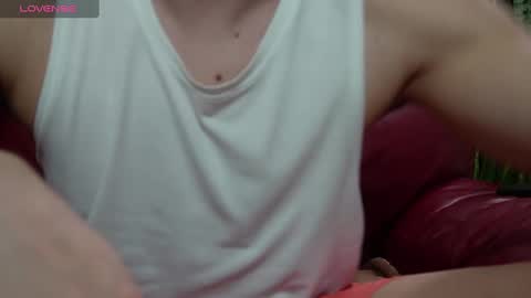 Snapshot of mrgreeneyes01 chatting on 03.08.25 juan luis online show from 03.08.25