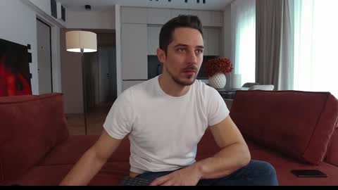 Snapshot of mrgreeneyes01 chatting on 11.18.25 juan luis online show from 11.18.25