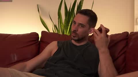 Snapshot of mrgreeneyes01 chatting on 07.07.26 juan luis online show from 07.07.26