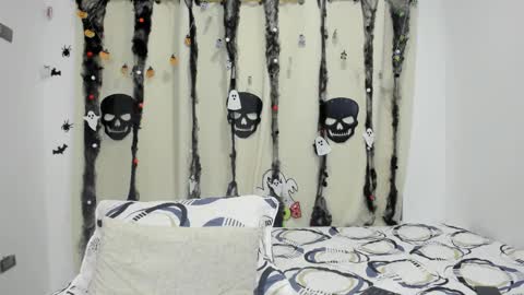 Snapshot of mrhot_night chatting on 10.29.25 Bastian online show from 10.29.25