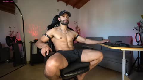 Snapshot of mrlouiss chatting on 01.28.25 Luis Instagram online show from 01.28.25