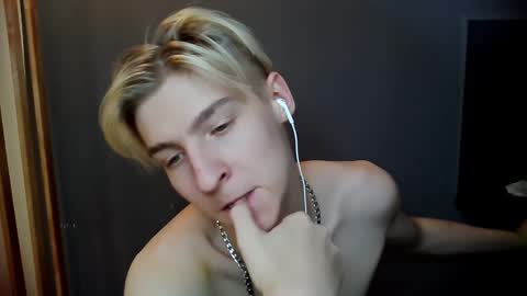 Snapshot of mrsexycum4u chatting on 01.05.25 Adam online show from 01.05.25