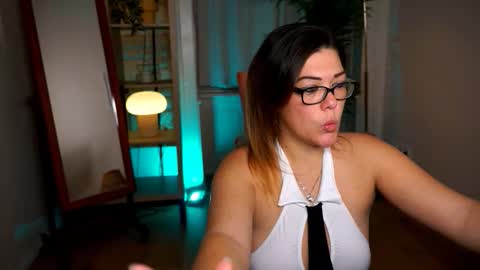 Snapshot of mrsfllowerr chatting on 11.26.25 Tamara online show from 11.26.25